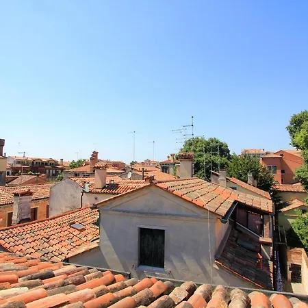Degli Artisti Apartment
