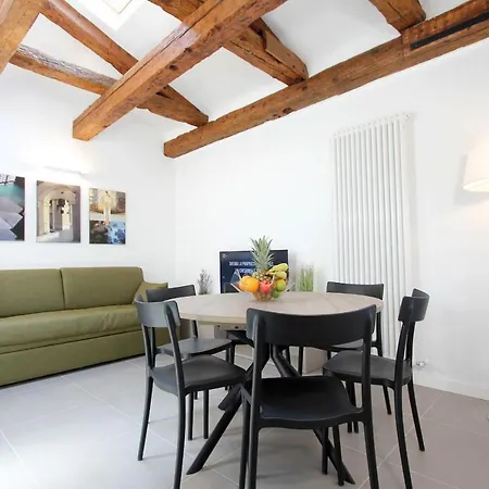 Degli Artisti Apartment *