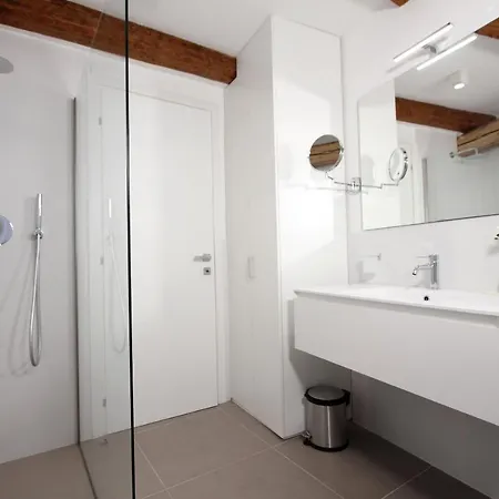 Degli Artisti Apartment *