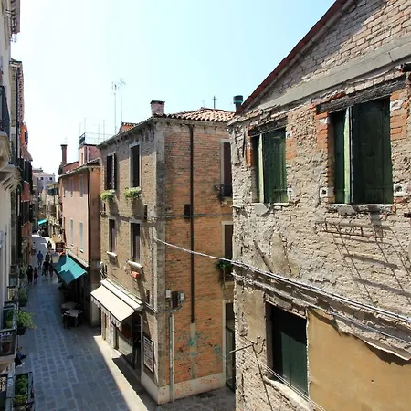 Degli Artisti Apartment