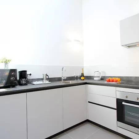 Degli Artisti Apartment