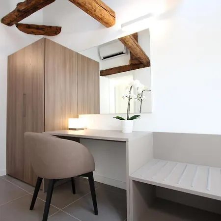 Degli Artisti Apartment *