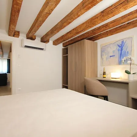 Degli Artisti Apartment *