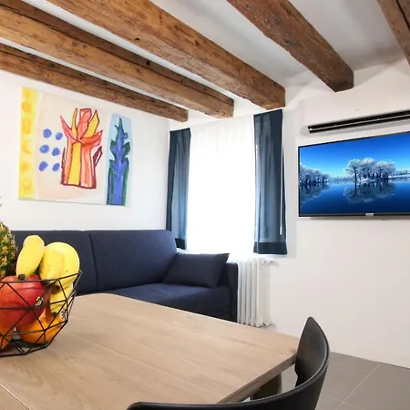 Degli Artisti Apartment