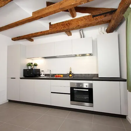Degli Artisti Apartment