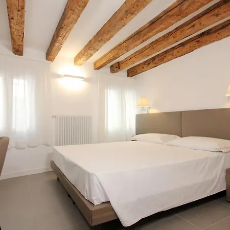 Degli Artisti Apartment