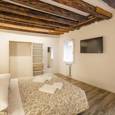 Apartment Primo Piano Venice, Castello Vicino Biennale *