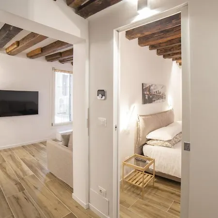 Apartment Primo Piano Venice, Castello Vicino Biennale Venice