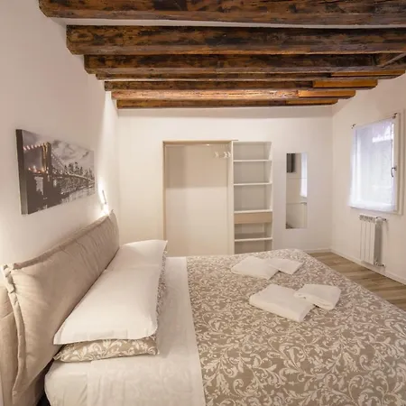 Apartment Primo Piano Venice, Castello Vicino Biennale *