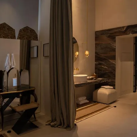 Hotel The