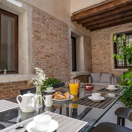 Apartment Sartor With Canal View And Private Court
