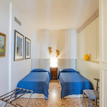 Sartor With Canal View And Private Court *