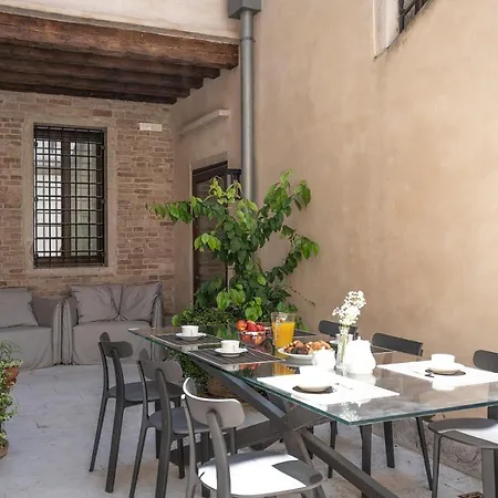 Apartment Sartor With Canal View And Private Court