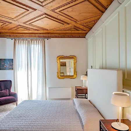 Sartor With Canal View And Private Court *