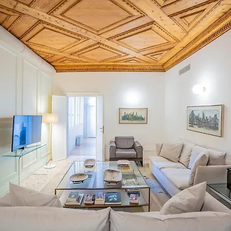 Sartor With Canal View And Private Court * Venice