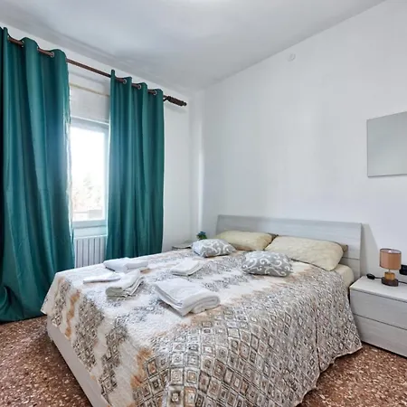 H&s Apt Private 3 Bedroom Apartment *