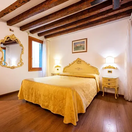 Ca' Pinelli * Venise