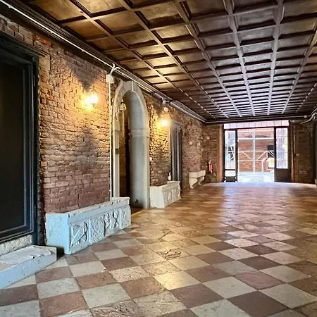Romantic Grand Canal Apartment *