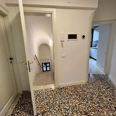 Splendid “true Apartment” Overlooking Water Apartment *