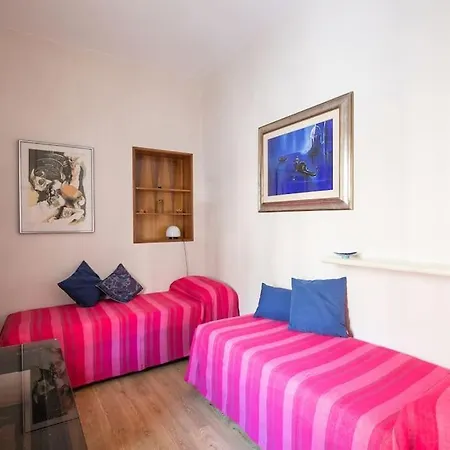 Classy Spacious Close To St.mark Square Venice