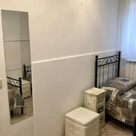 Close Guglie Bridge Apartment