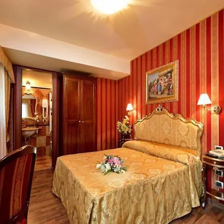 Lux Hotel 3*
