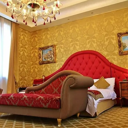 Hotel Pesaro Palace