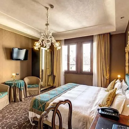 Hotel Pesaro Palace