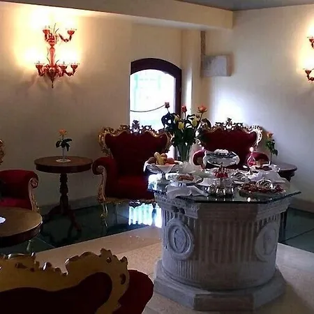 Hotel Pesaro Palace
