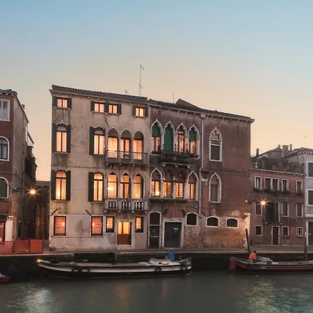 Palazzo Cendon Piano Antico Venice