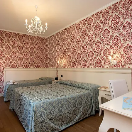 בית הארחה Charming Palace Santa Fosca 3*