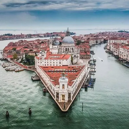 Apartment Attic Behind St. Mark's Square Venice