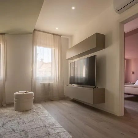 Sant'aponal Cozy With Balcony R&r Apartment Venice