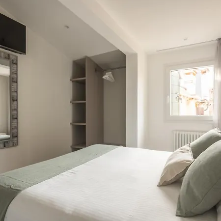 Apartment Sant'aponal Cozy With Balcony R&r *