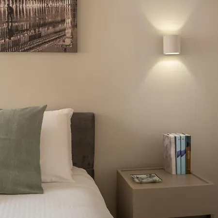 Sant'aponal Cozy With Balcony R&r Apartment