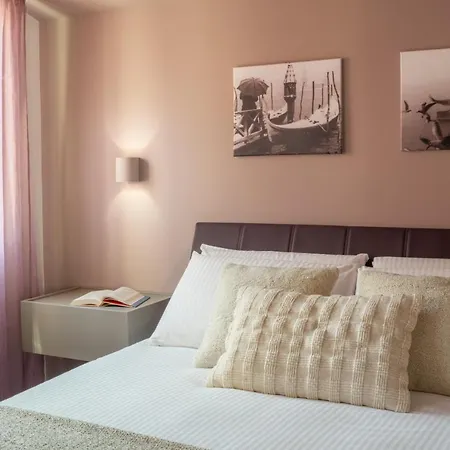 Apartment Sant'aponal Cozy With Balcony R&r Venice