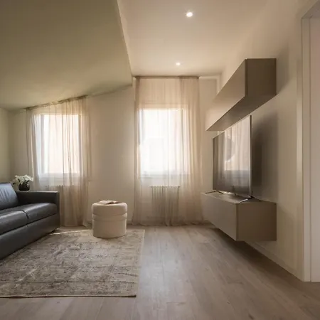 Sant'aponal Cozy With Balcony R&r Apartment *