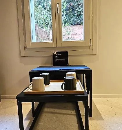 Cozy Small With Private Garden Venedig