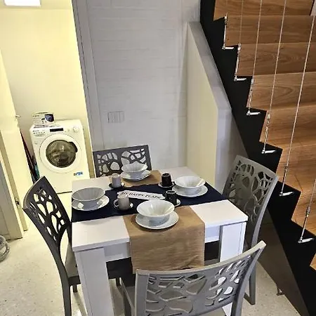 Cozy Small With Private Garden *