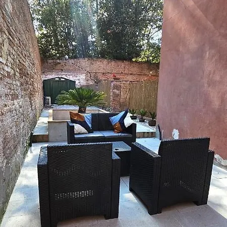 Cozy Small With Private Garden * Venedig