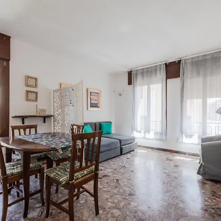 Venezia- S. Lucia Train Station Lovely Apartment! *
