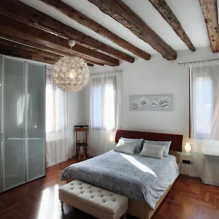 Domus Biennale, Modern In Centre. Apartment Venice
