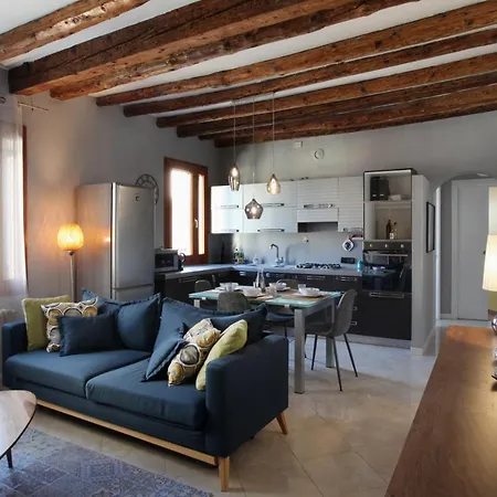 Domus Biennale, Modern In Centre. Apartment Venice