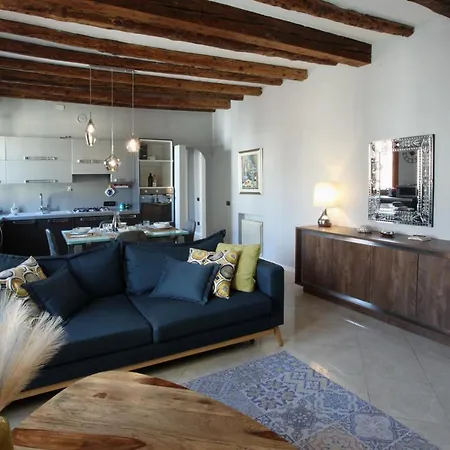 Apartment Domus Biennale, Modern In Centre.
