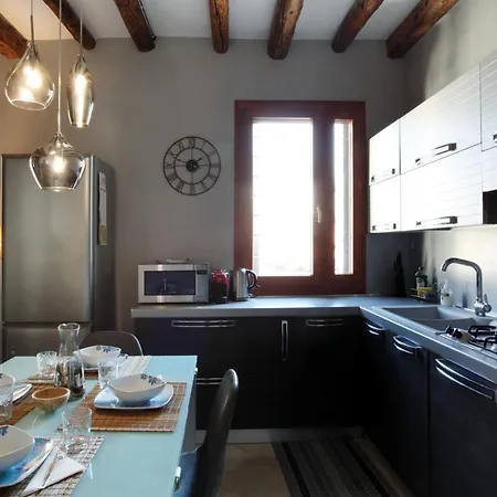 Domus Biennale, Modern In Centre. Apartment Venice