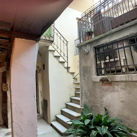 Eagle's Nest * Venice