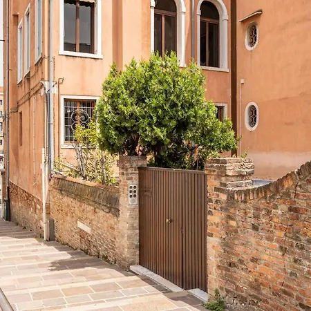 Luxury Suites * Venice