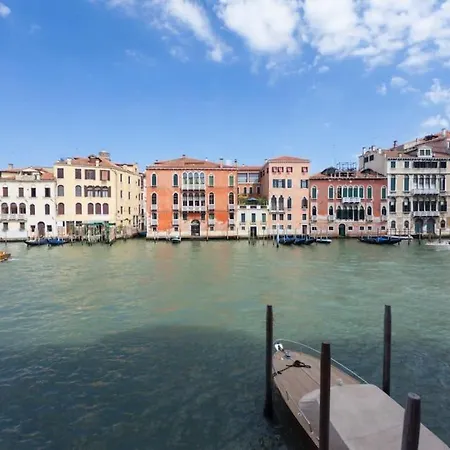 Palazzo Alvera Grand Canal Apartment *