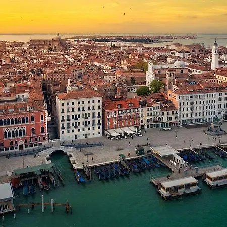 Savoia & Jolanda Venecia