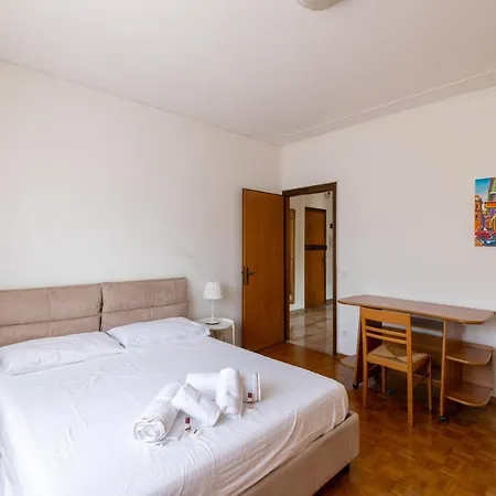 Apartment Kris- Bright With Parking! *